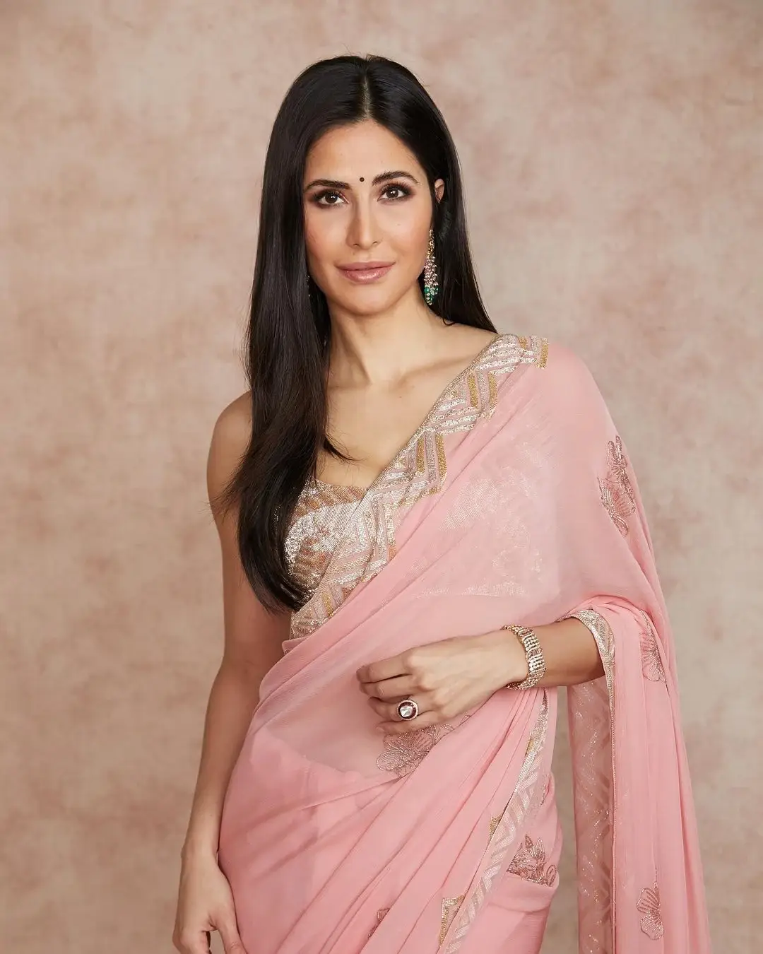 Beautiful Indian Actress Katrina Kaif in Pink Saree